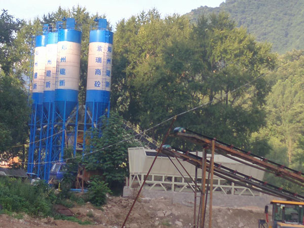 三门峡120混凝土wanbo万搏电子（中国）官方网站站设备工作现场