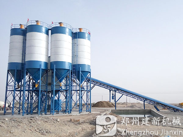 新疆180混凝土wanbo万搏电子(中国)官方网站站工作现场