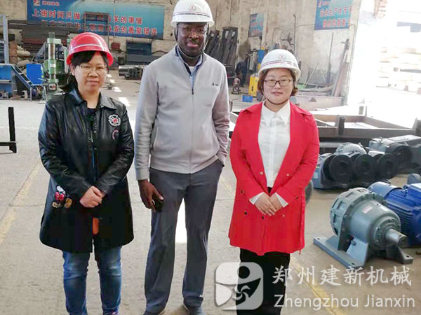 美国客户参观混凝土wanbo万搏电子（中国）官方网站站生产车间